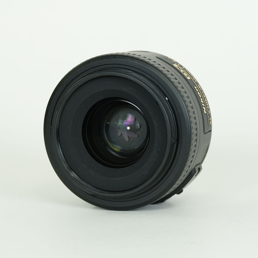 Nikon AF-S DX NIKKOR 35mm f/1.8G Nikon AF-S DX NIKKOR 35mm f/1.8G