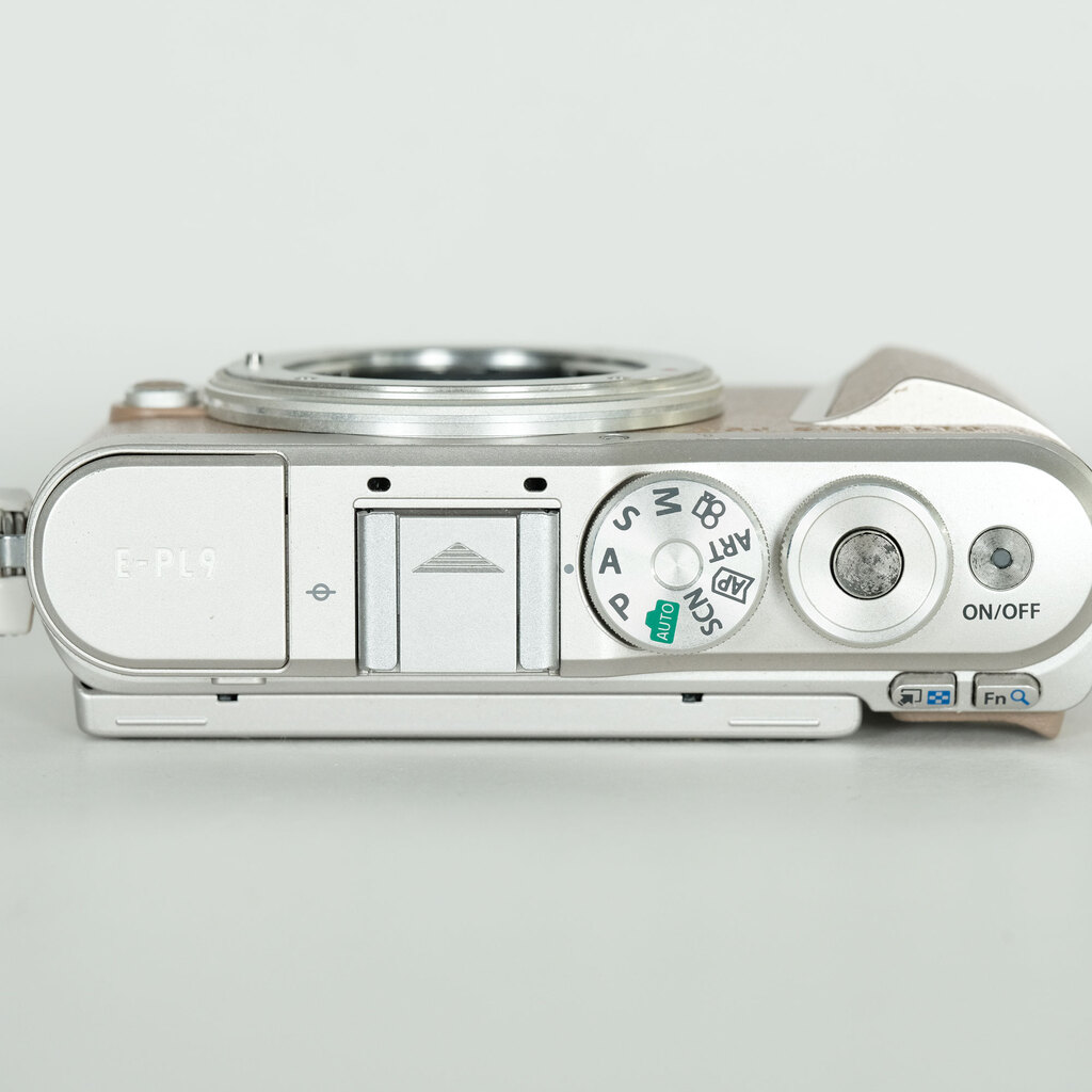 OLYMPUS PEN E-PL9