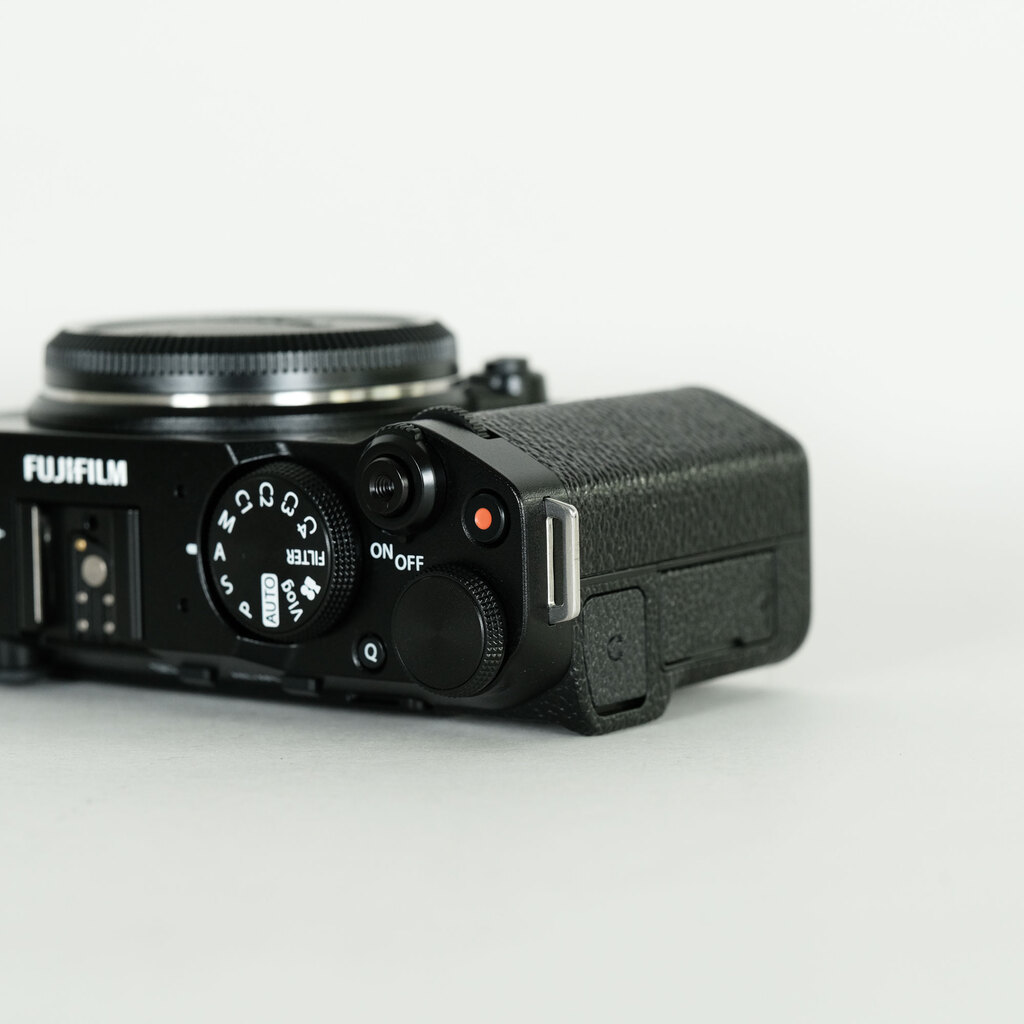 FUJIFILM X-M5