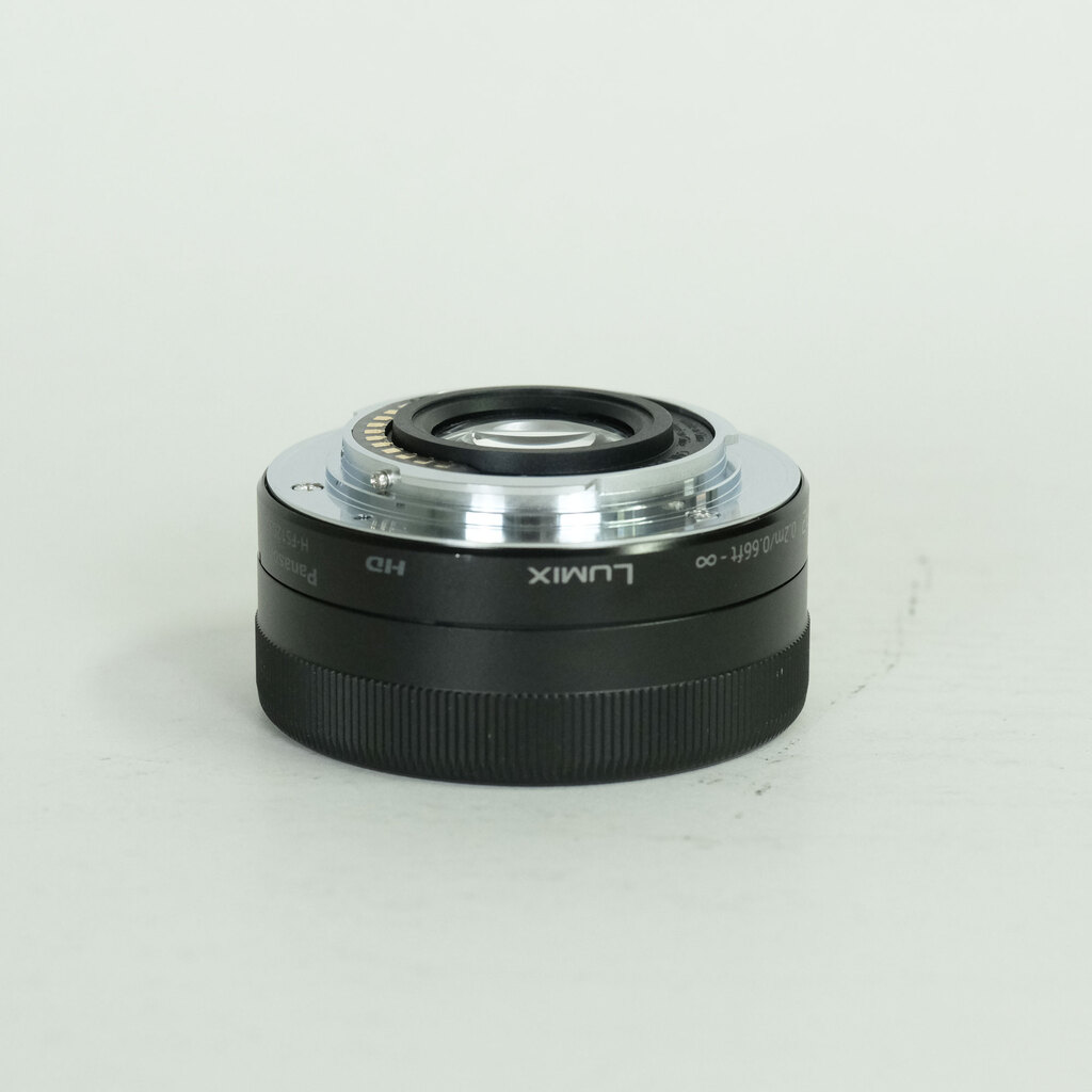 Panasonic LUMIX G VARIO 12-32mm / F3.5-5.6 ASPH. / MEGA O.I.S. Panasonic LUMIX G VARIO 12-32mm / F3.5-5.6 ASPH. / MEGA O.I.S.