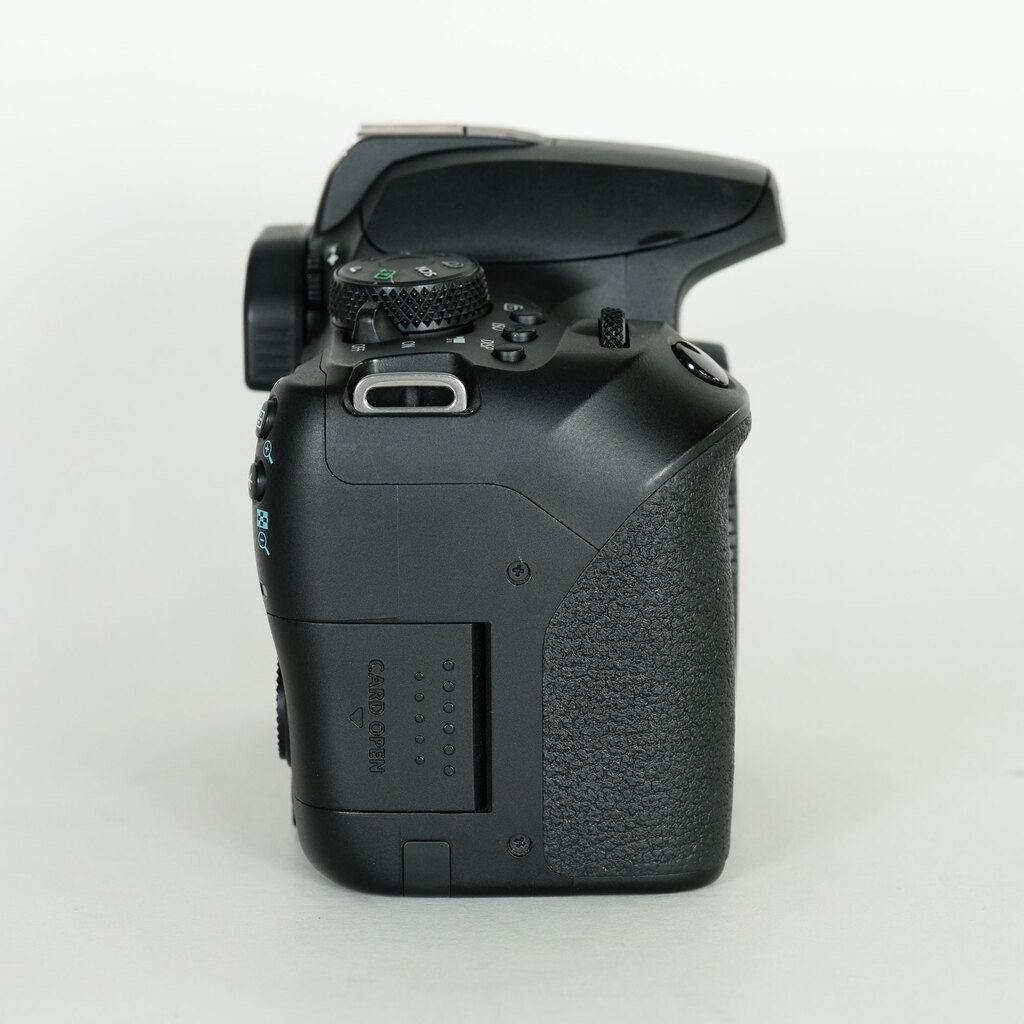 Canon EOS Kiss X10i