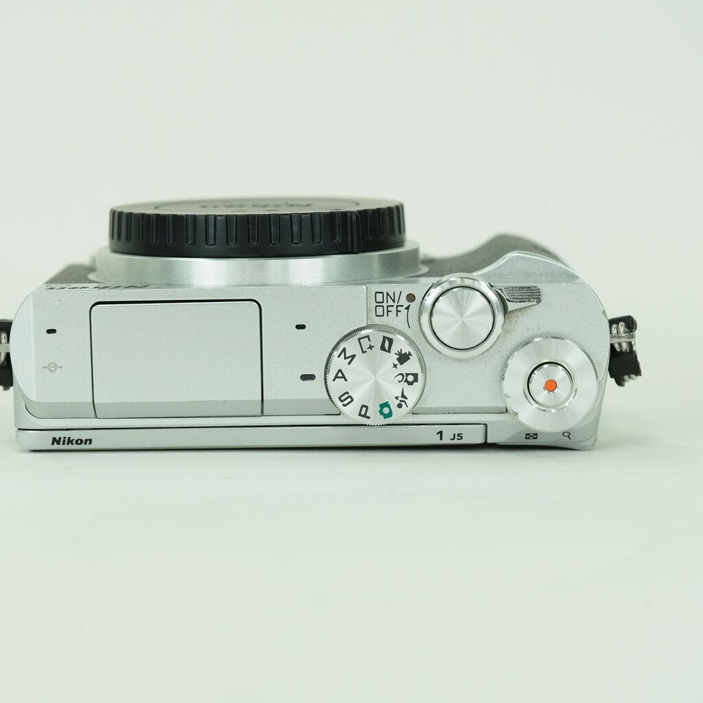 Nikon Nikon1 J5 ボディ シルバー Nikon Nikon1 J5 ボディ シルバー