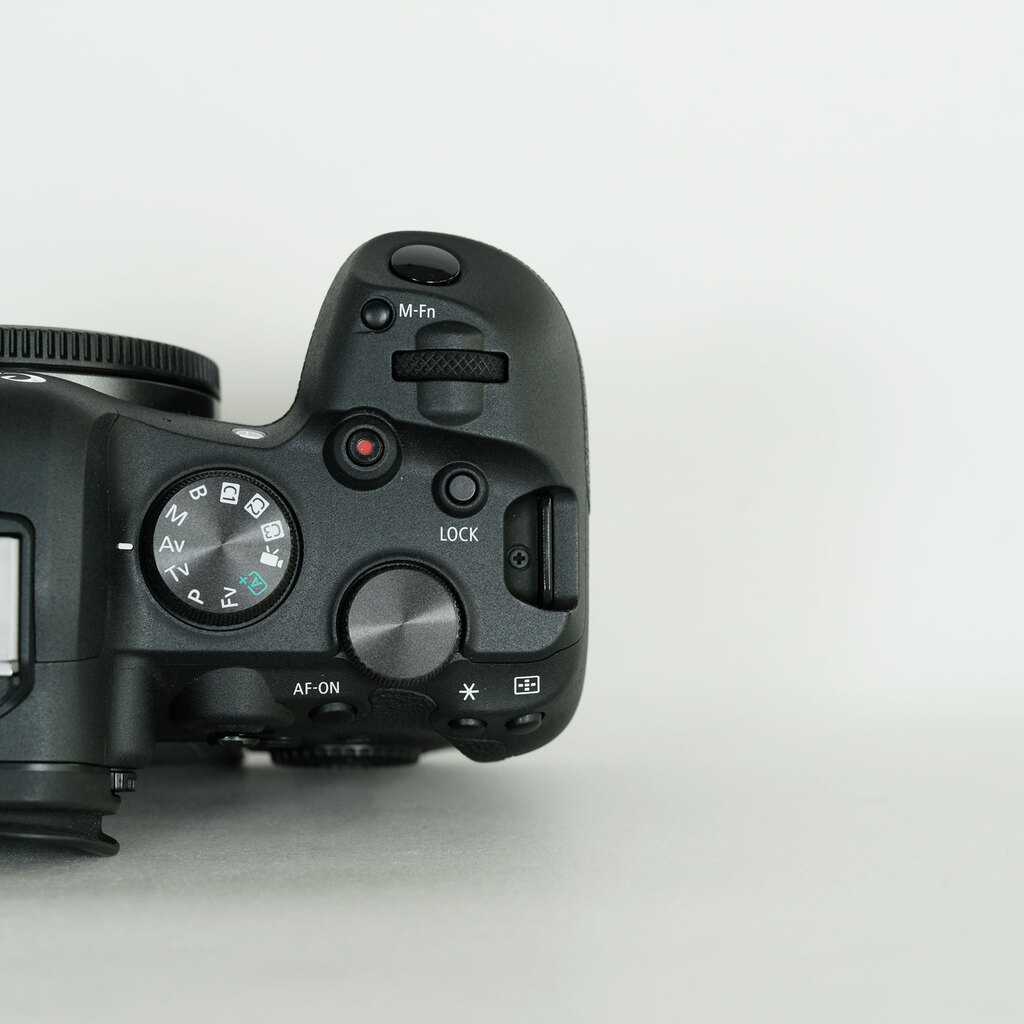 Canon EOS R6 Canon EOS R6