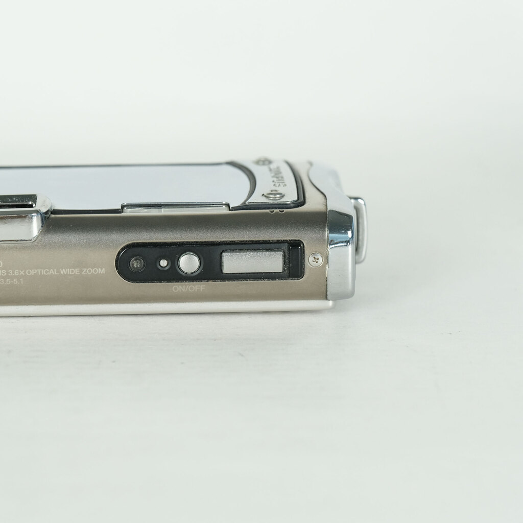 OLYMPUS μTOUGH 8000 シルバー OLYMPUS μTOUGH 8000 シルバー