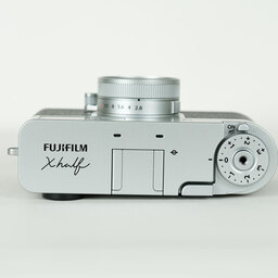 FUJIFILM X half X-HF1