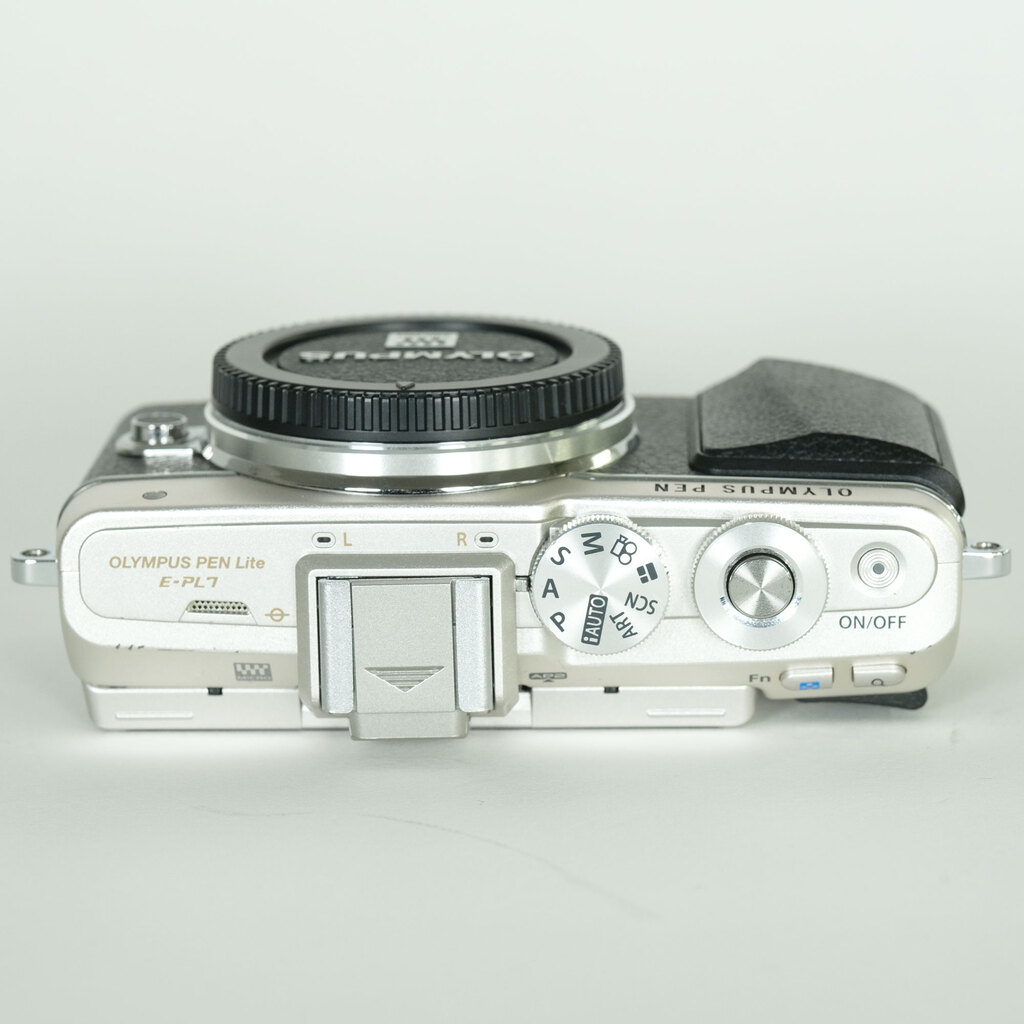 OLYMPUS PEN Lite E-PL7 ボディ シルバー