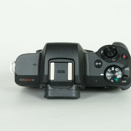 Canon EOS Kiss M Canon EOS Kiss M