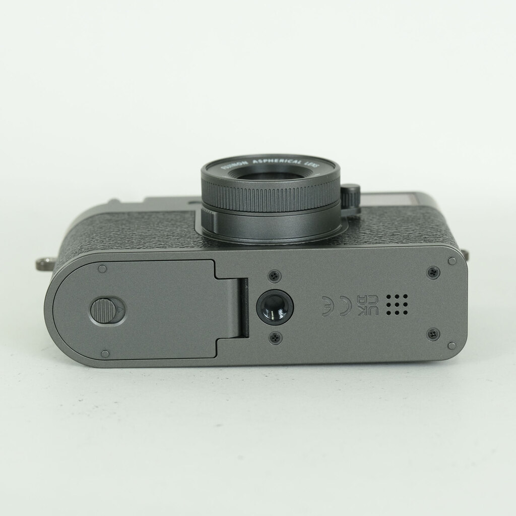 FUJIFILM X half X-HF1