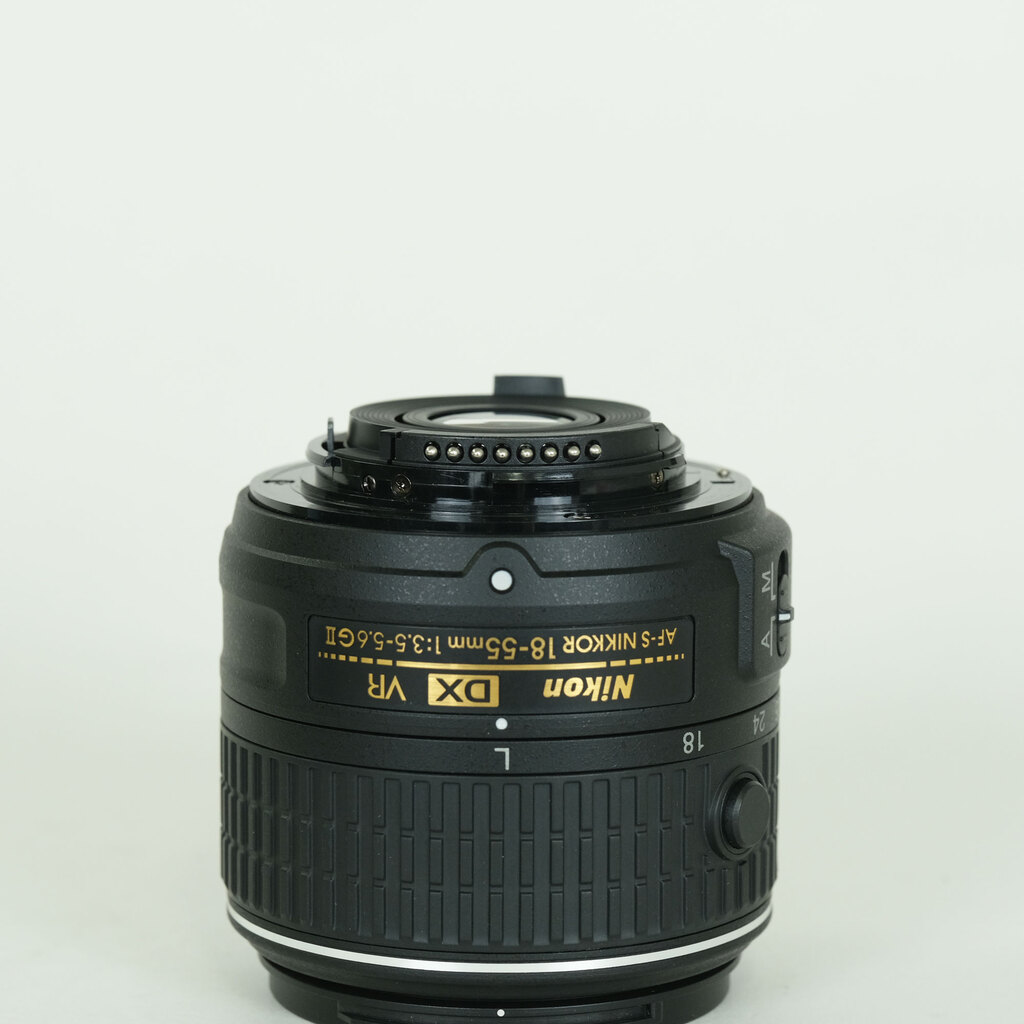 Nikon AF-S DX NIKKOR 18-55mm f3.5-5.6G VR II Nikon AF-S DX NIKKOR 18-55mm f3.5-5.6G VR II