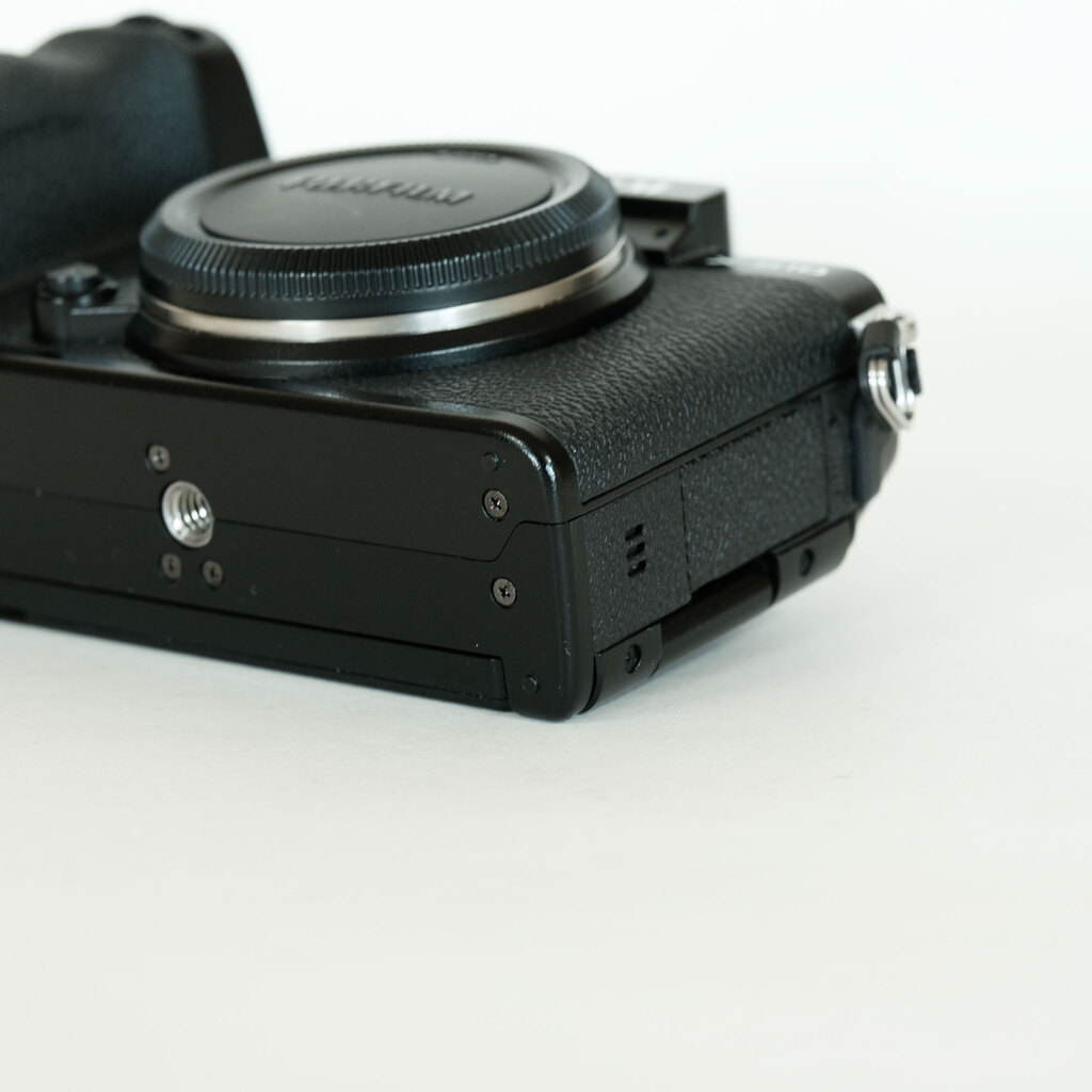 FUJIFILM X-S10