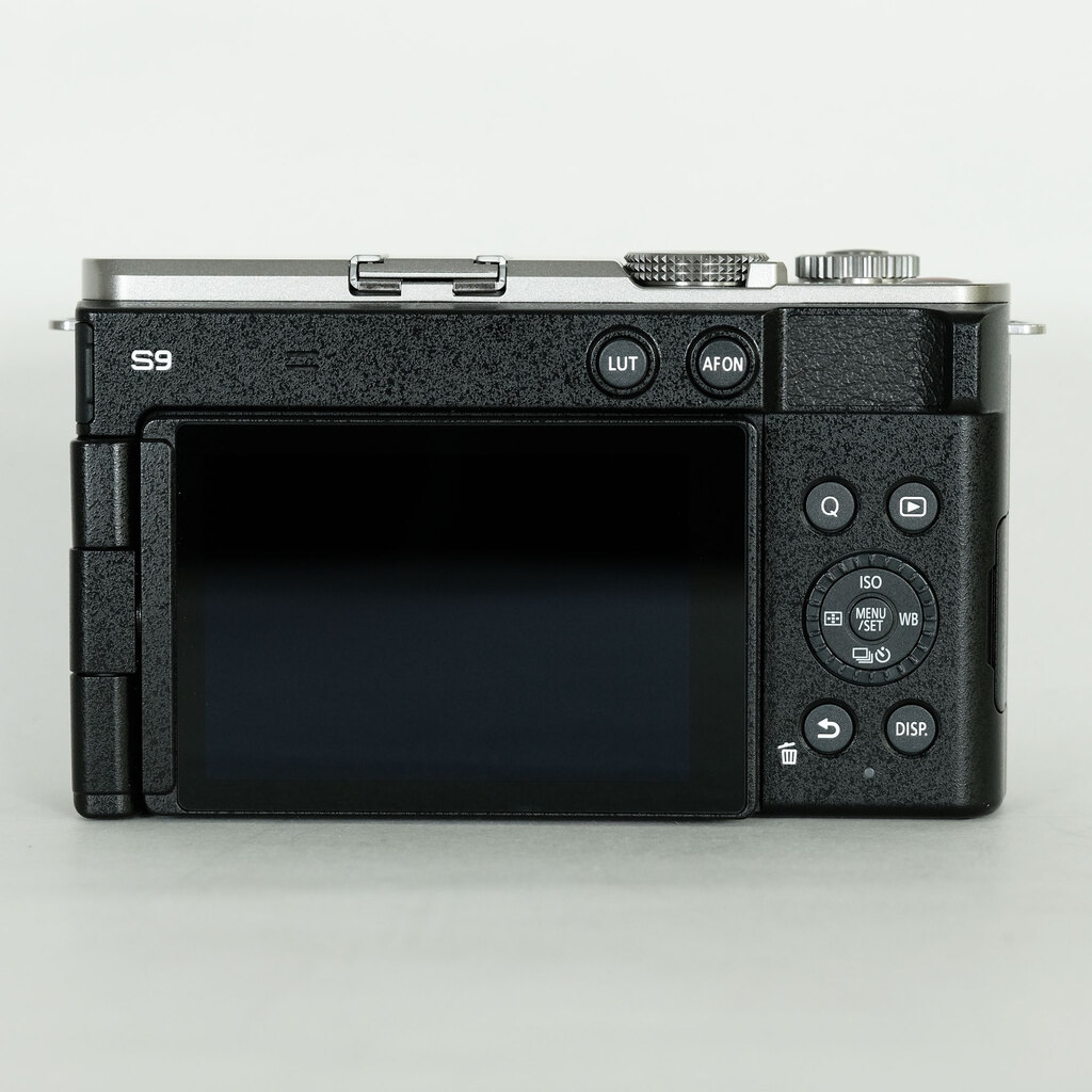 Panasonic LUMIX DC-S9