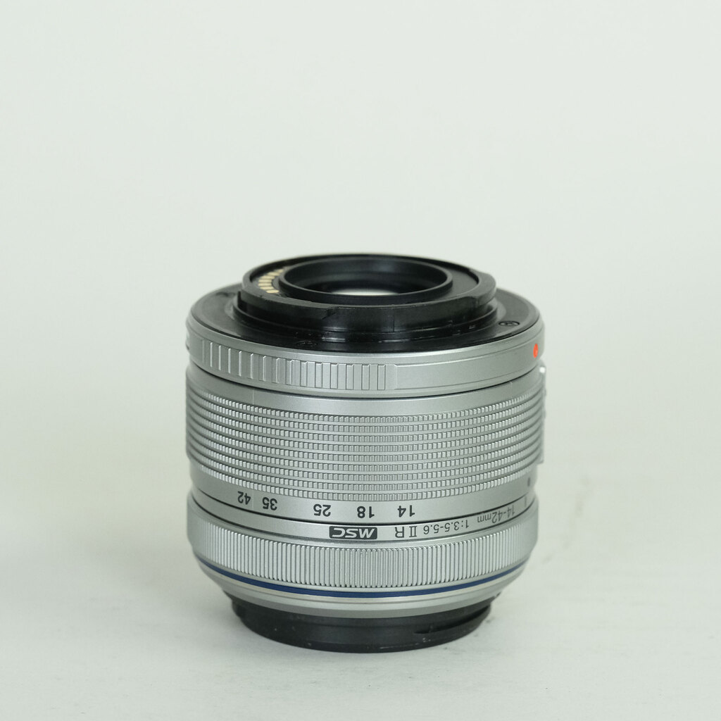 OLYMPUS M.ZUIKO DIGITAL 14-42mm F3.5-5.6IIR シルバー OLYMPUS M.ZUIKO DIGITAL 14-42mm F3.5-5.6IIR シルバー