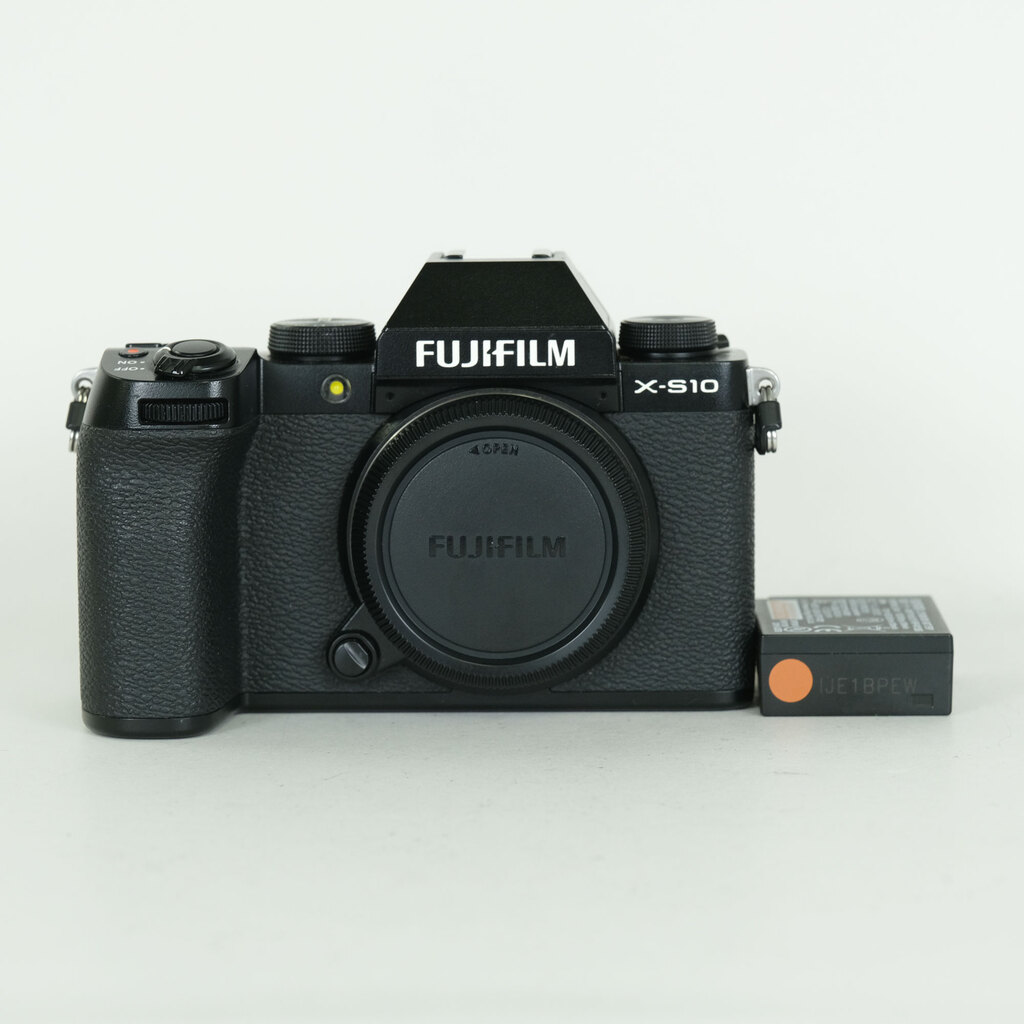 FUJIFILM X-S10