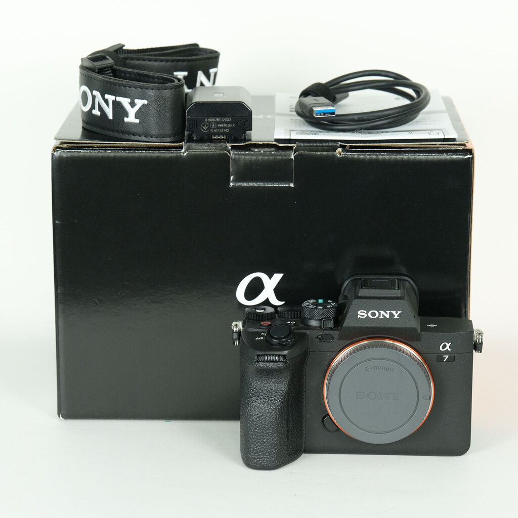 SONY α7 IV（ILCE-7M4）の出品 | ONE SCENE（ワンシーン）