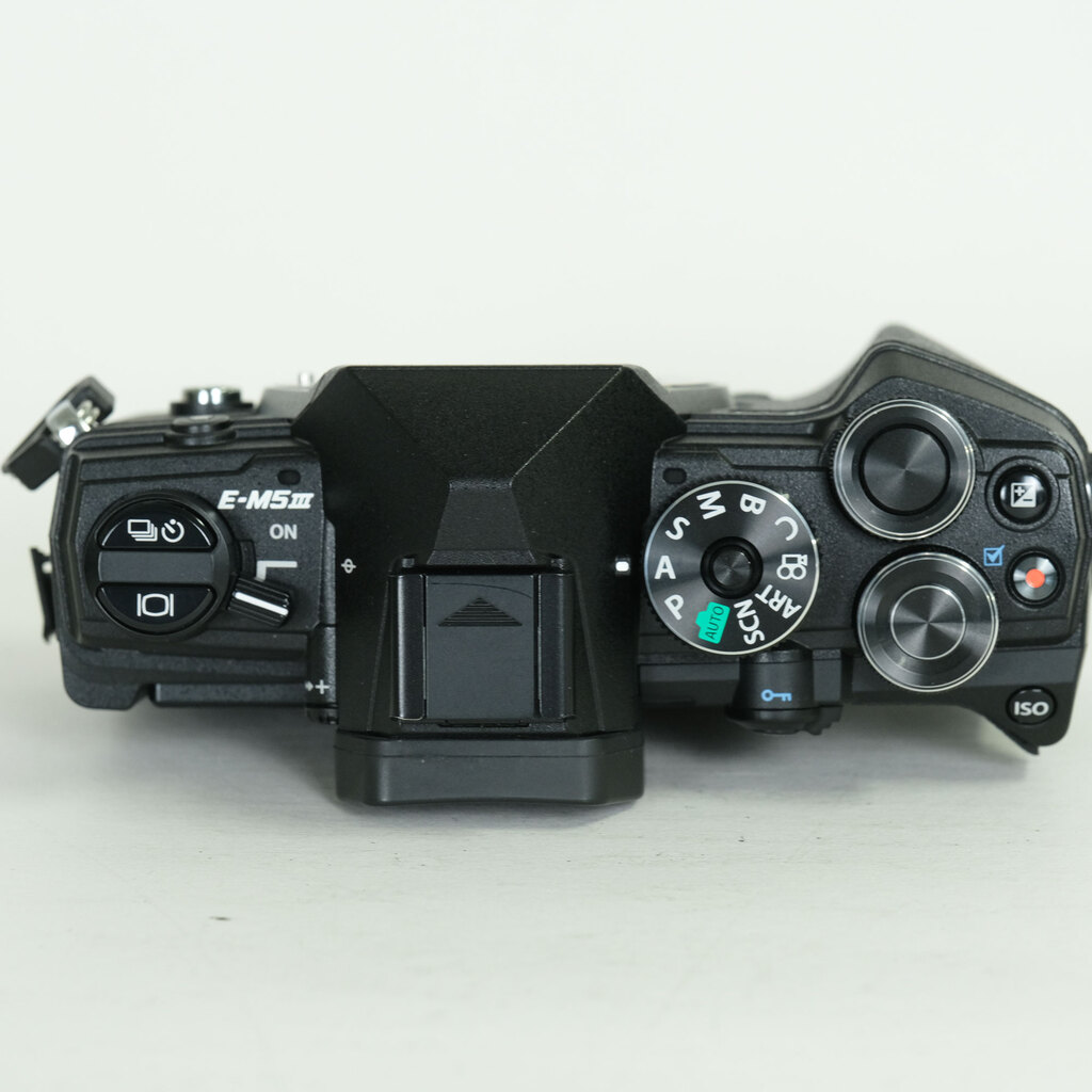 OLYMPUS OM-D E-M5 Mark III