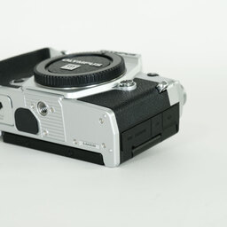 OLYMPUS OM-D E-M5 Mark III