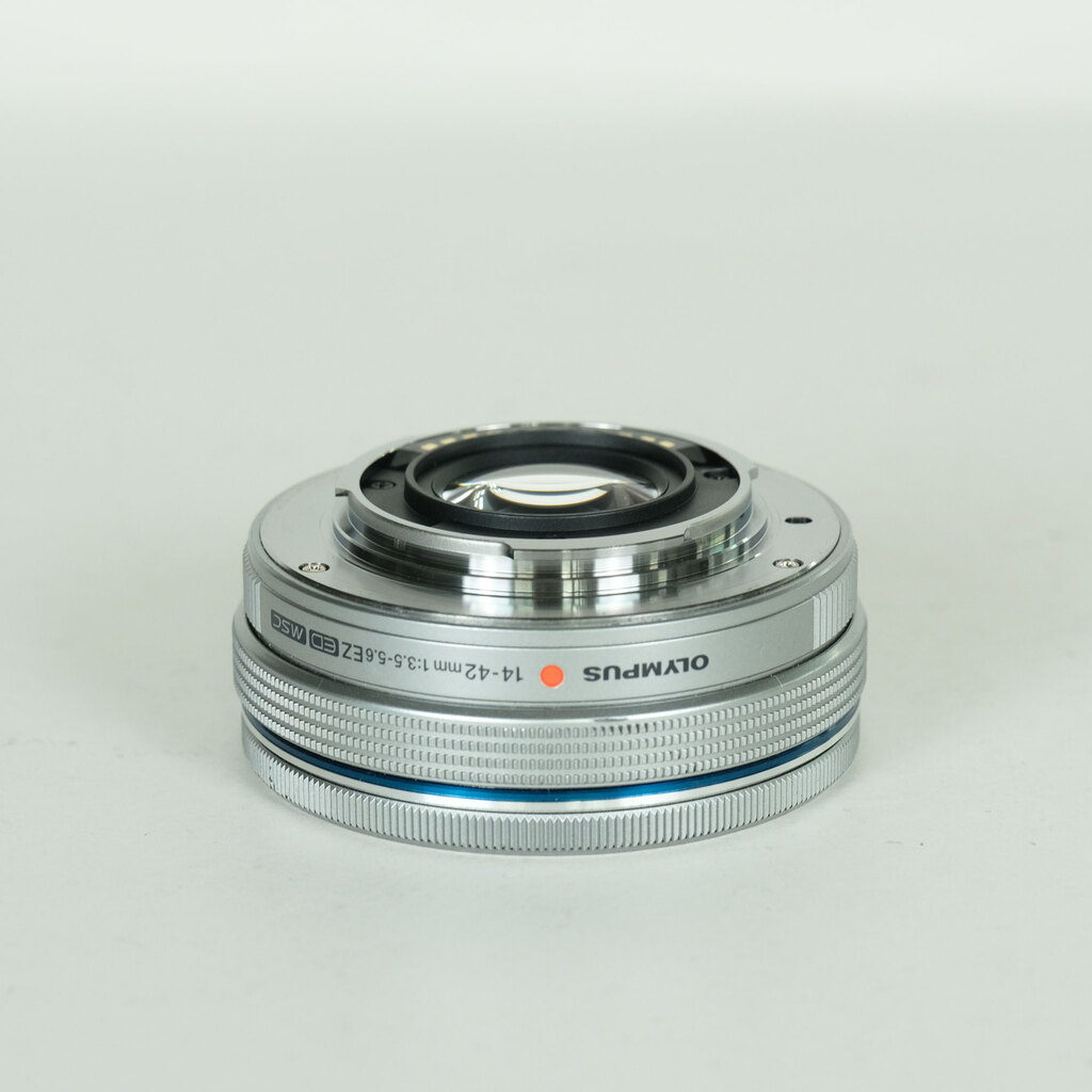 OLYMPUS M.ZUIKO DIGITAL ED 14-42mm F3.5-5.6 EZ シルバーの出品