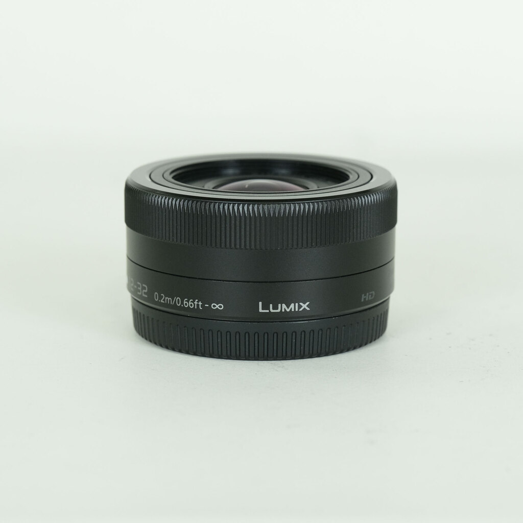 Panasonic LUMIX G VARIO 12-32mm / F3.5-5.6 ASPH. / MEGA O.I.S. Panasonic LUMIX G VARIO 12-32mm / F3.5-5.6 ASPH. / MEGA O.I.S.