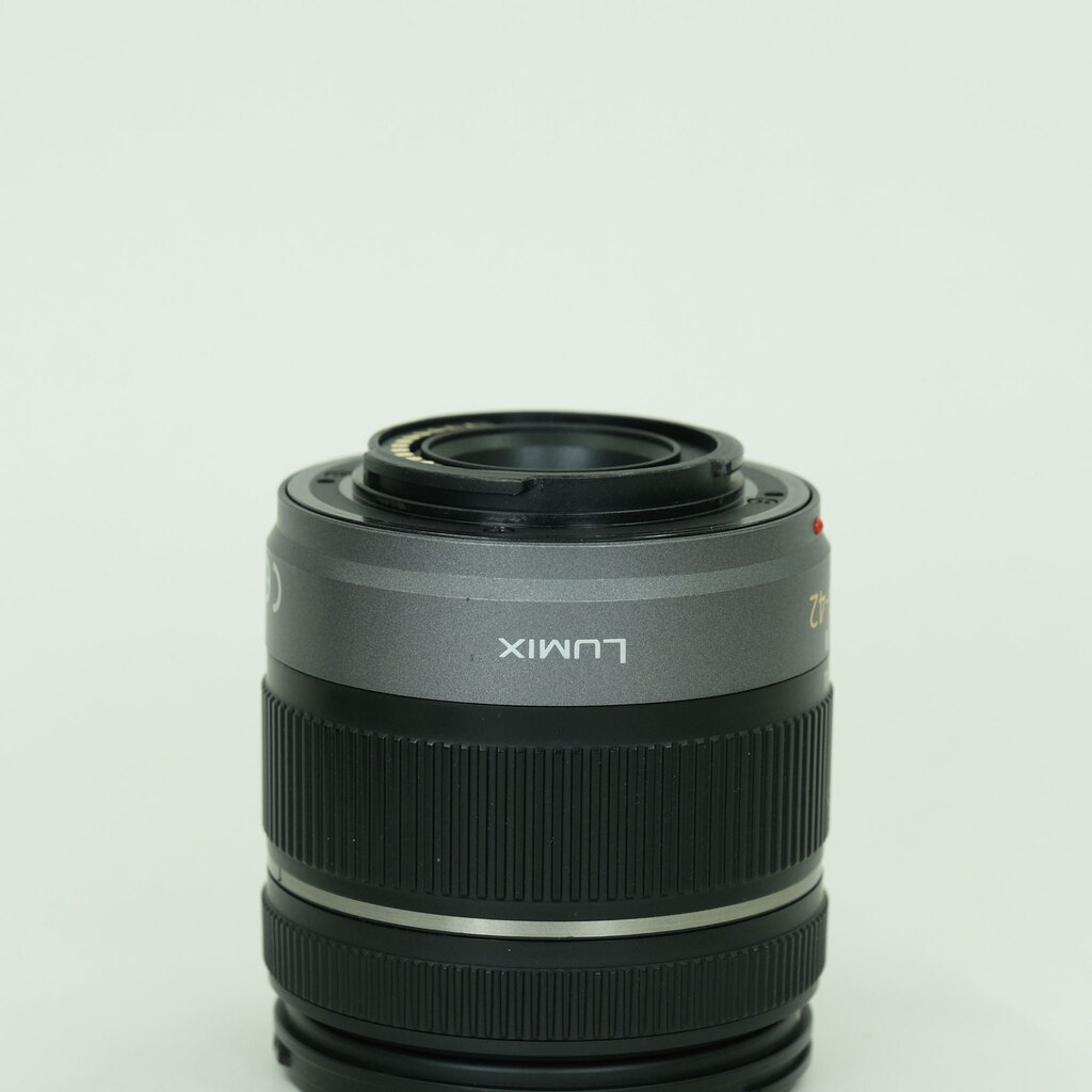 Panasonic LUMIX G VARIO 14-42mm F3.5-5.6 ASPH./MEGA O.I.S. Panasonic LUMIX G VARIO 14-42mm F3.5-5.6 ASPH./MEGA O.I.S.