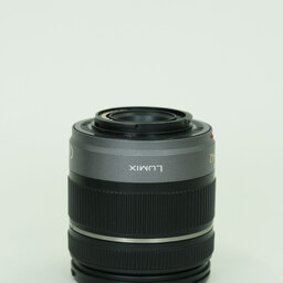 Panasonic LUMIX G VARIO 14-42mm F3.5-5.6 ASPH./MEGA O.I.S. Panasonic LUMIX G VARIO 14-42mm F3.5-5.6 ASPH./MEGA O.I.S.