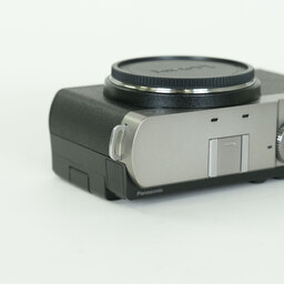 Panasonic LUMIX DC-S9 Panasonic LUMIX DC-S9