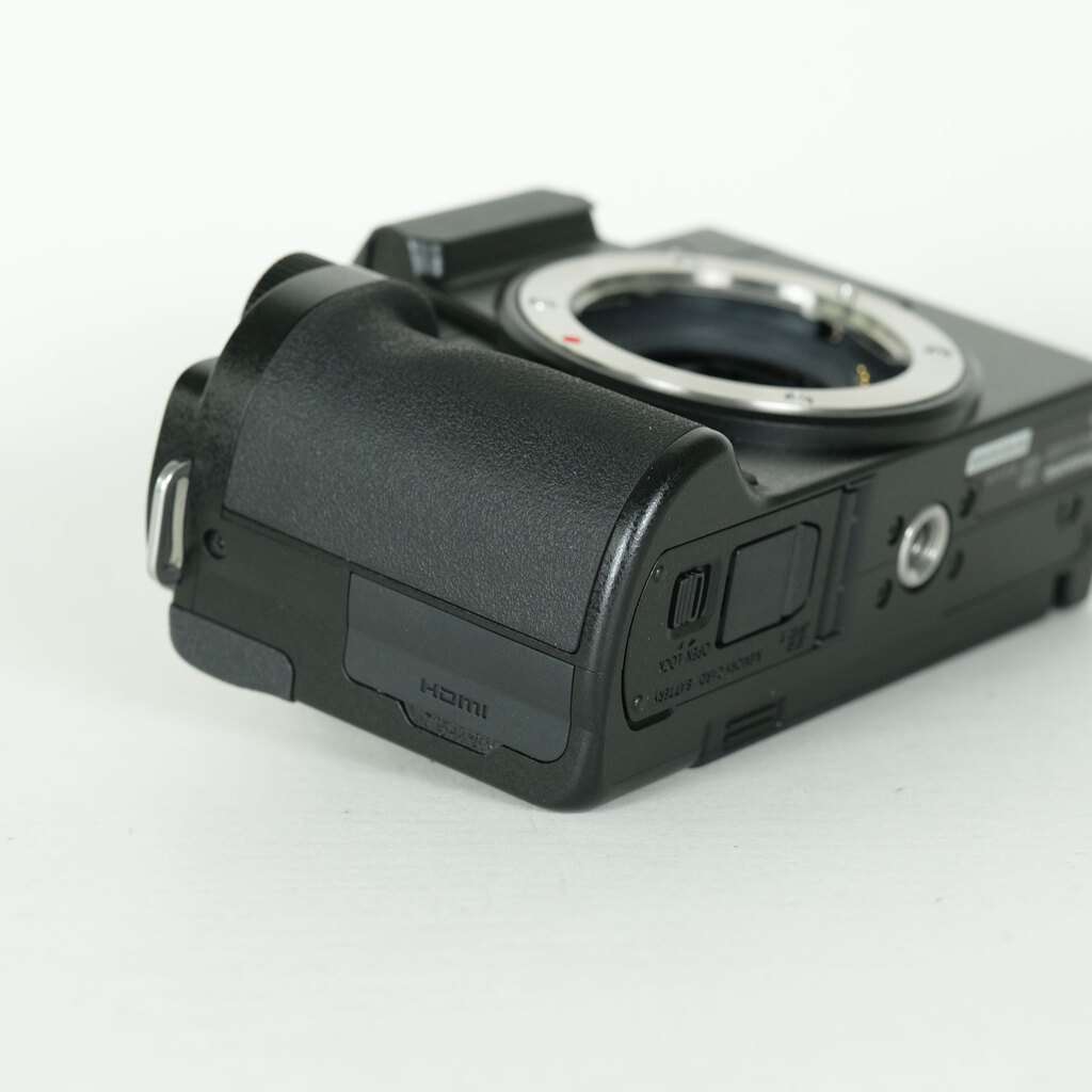 Panasonic LUMIX DC-G100D ボディの出品 | ONE SCENE（ワンシーン）