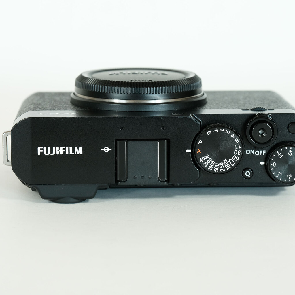 FUJIFILM X-E4