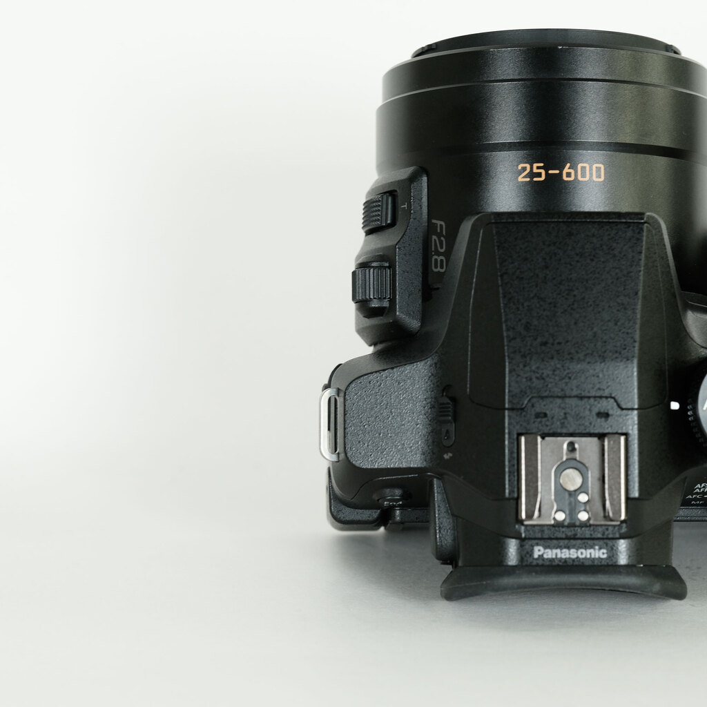 Panasonic LUMIX DMC-FZ300