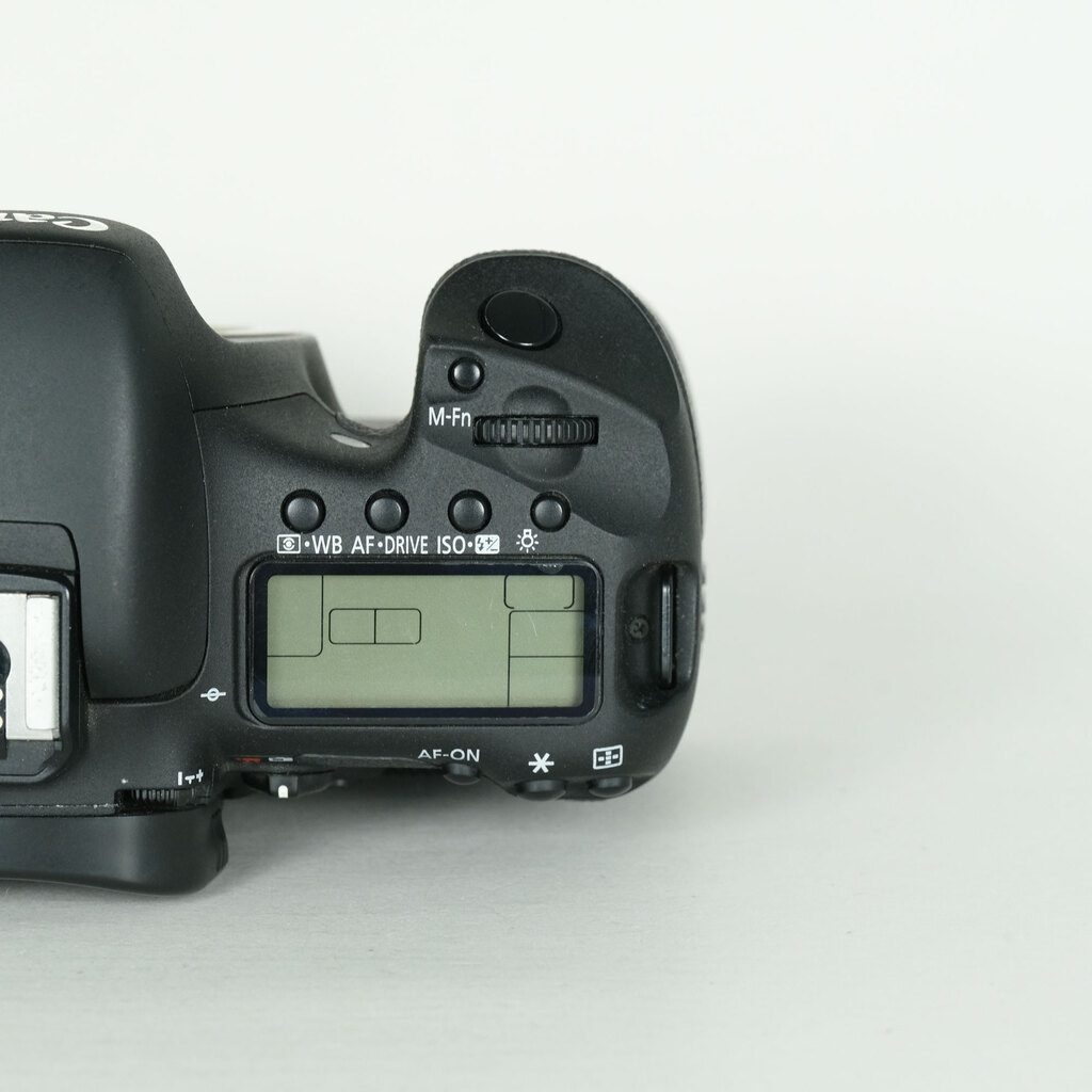 Canon EOS7D ボディの出品 | ONE SCENE（ワンシーン）