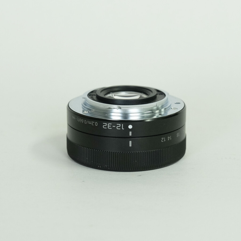 Panasonic LUMIX G VARIO 12-32mm / F3.5-5.6 ASPH. / MEGA O.I.S.