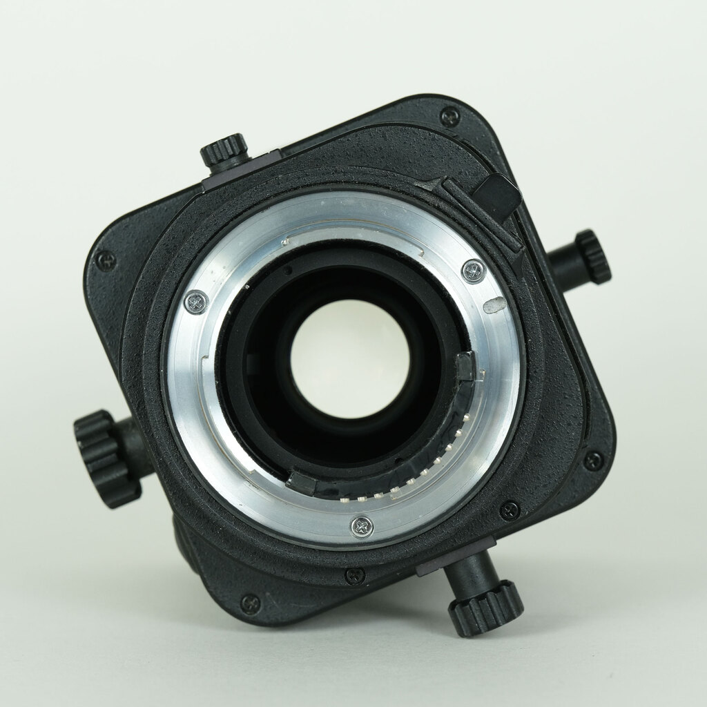 Nikon PC-E NIKKOR 24mm f/3.5D ED Nikon PC-E NIKKOR 24mm f/3.5D ED