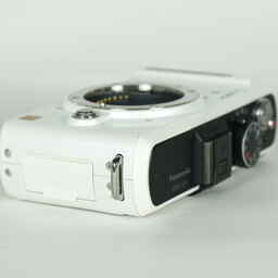 Panasonic LUMIX DMC-GF1 ボディ シェルホワイト