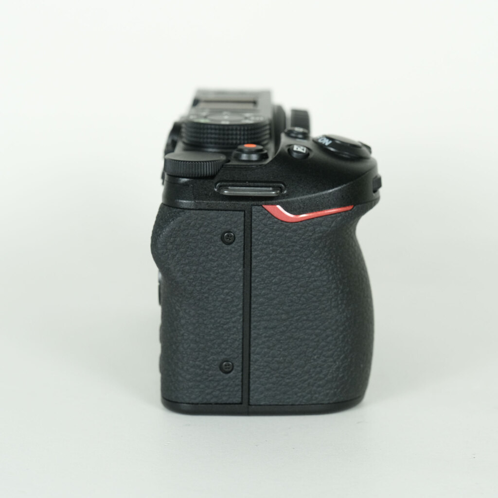 Nikon Z30 [�{�f�B]