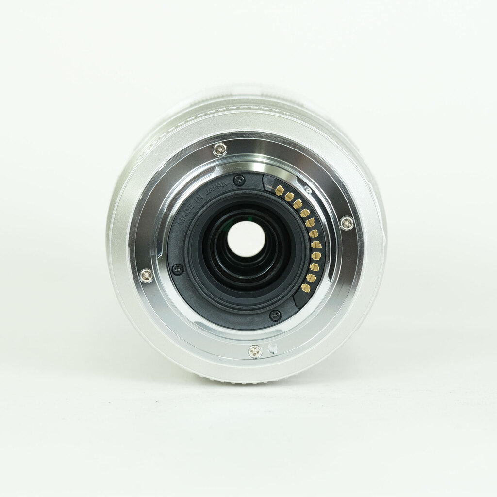 OLYMPUS M.ZUIKO ED75-300mm F4.8-6.7 シルバー