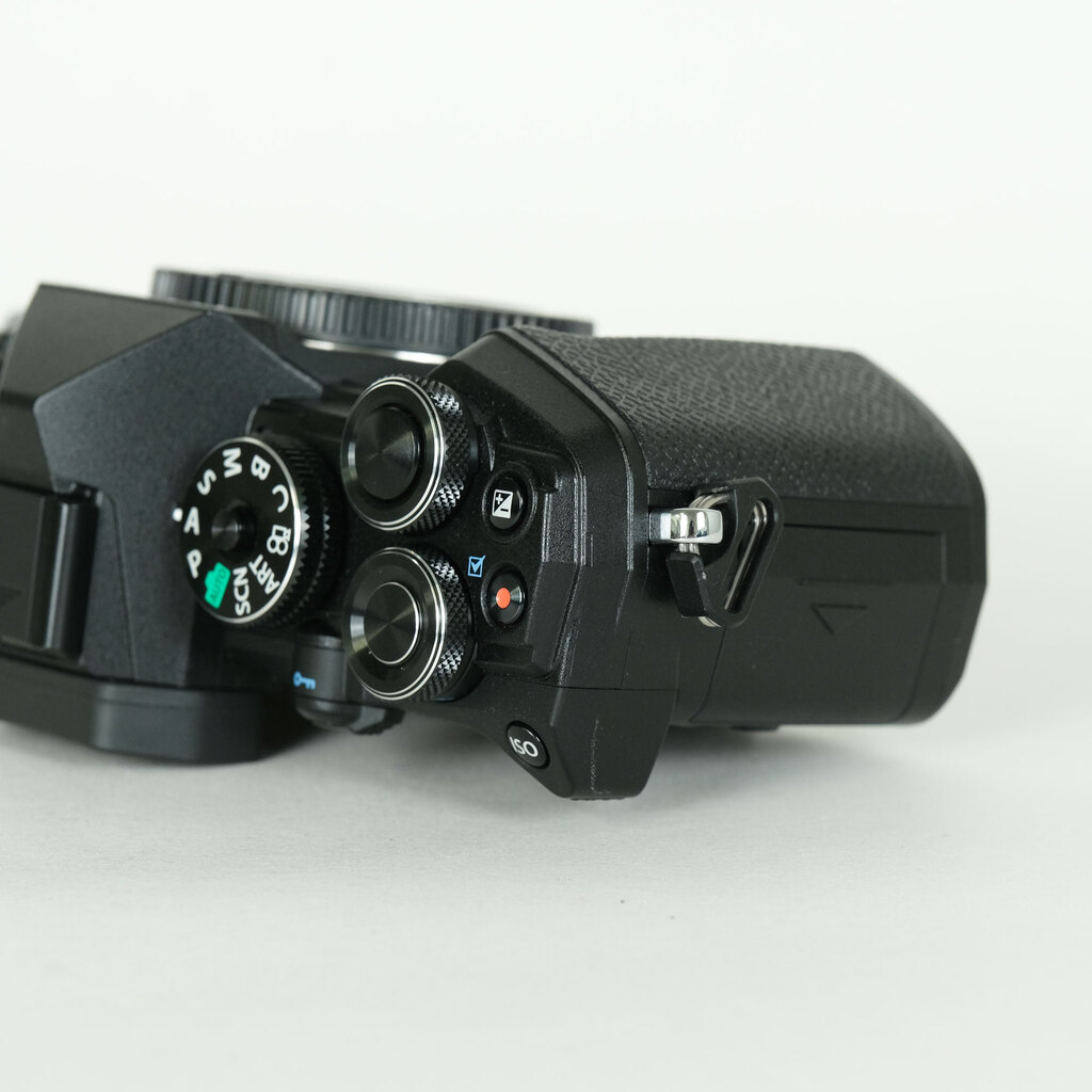 OLYMPUS OM-D E-M5 Mark III