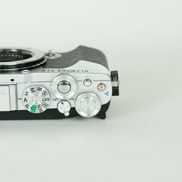 OLYMPUS PEN E-P7