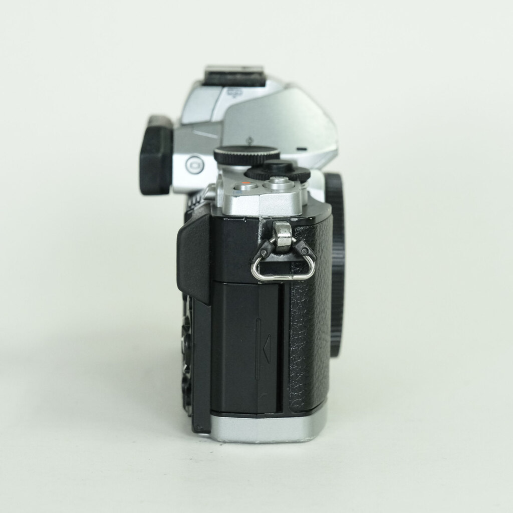 OLYMPUS OM-D E-M5 ボディ シルバー