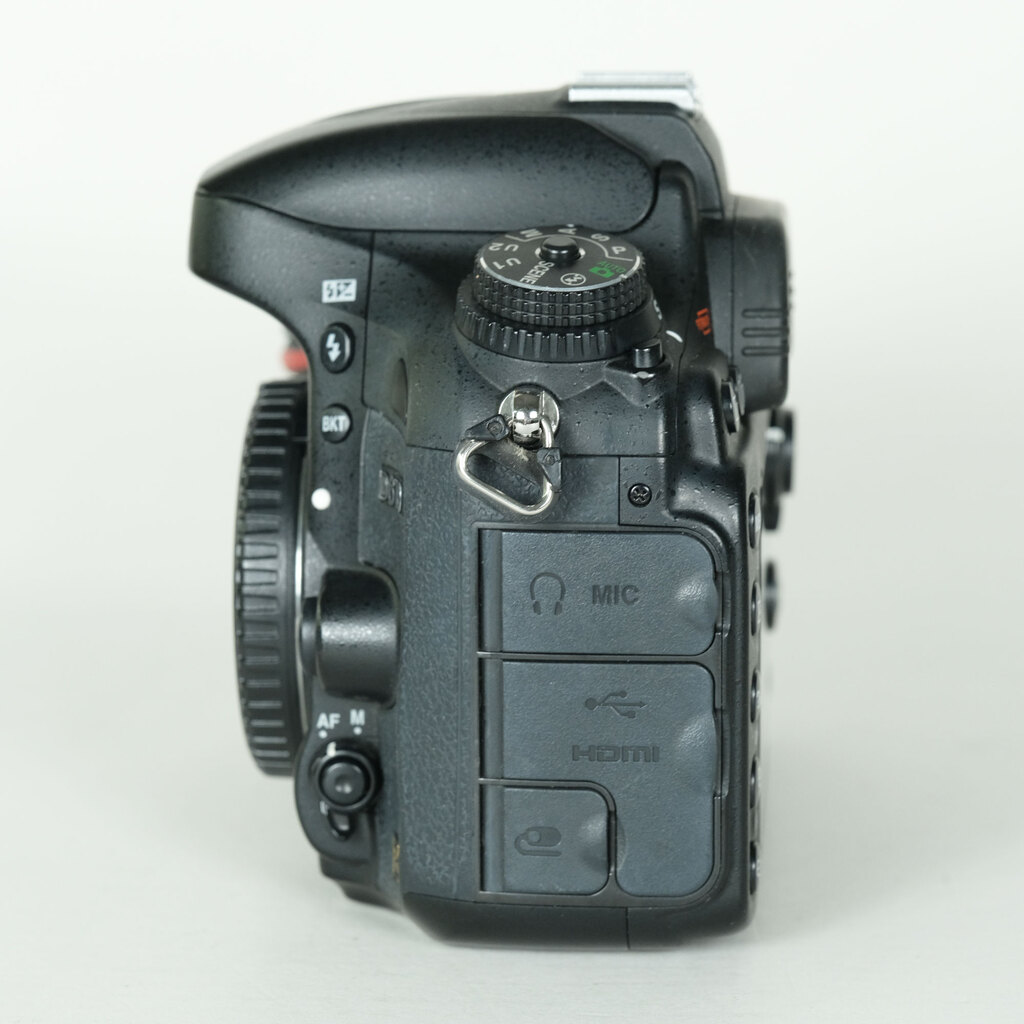 Nikon D610 [�{�f�B]