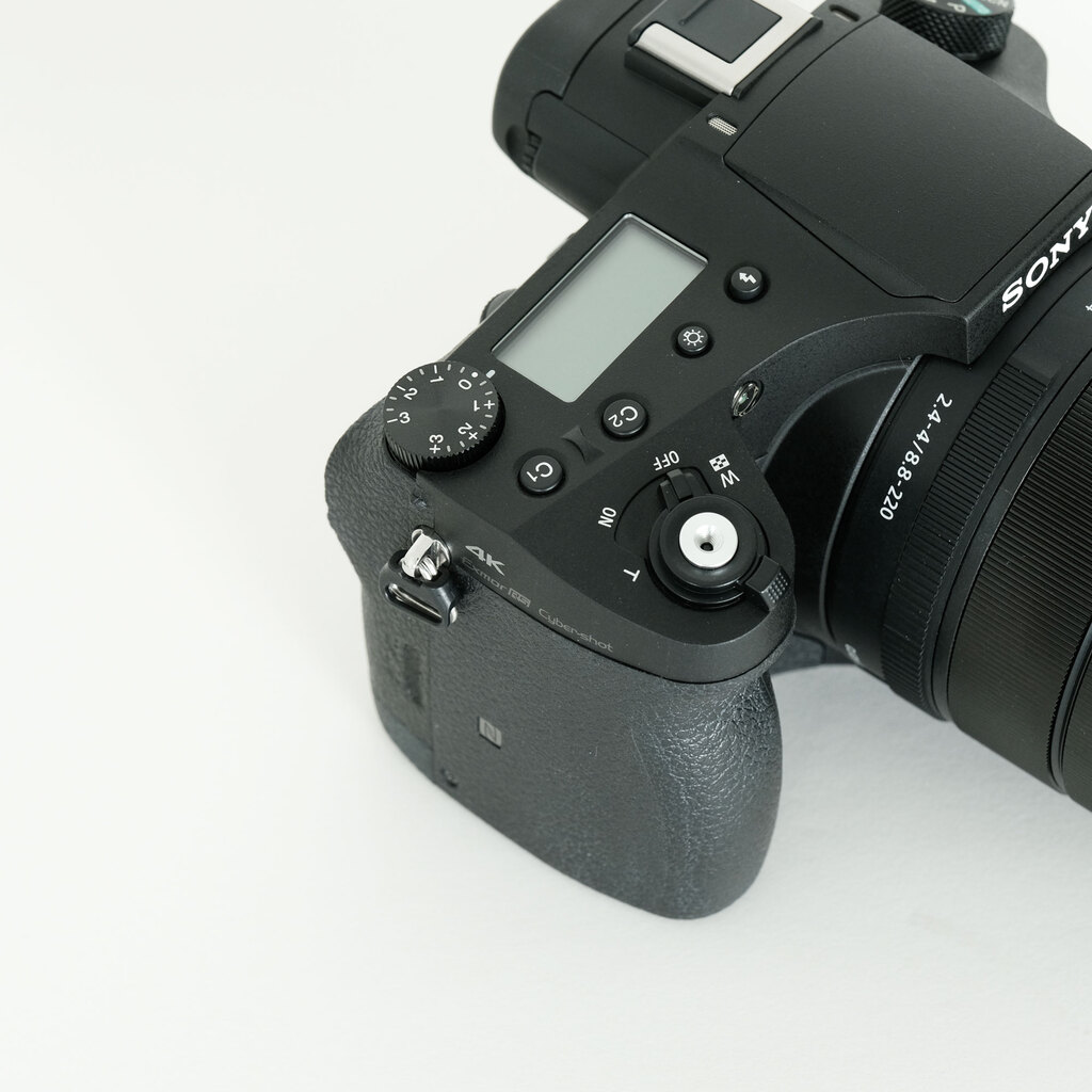 SONY Cyber-shot DSC-RX10M4