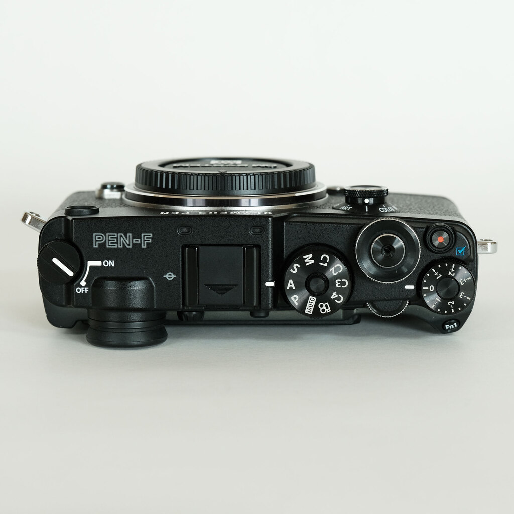 OLYMPUS PEN-F