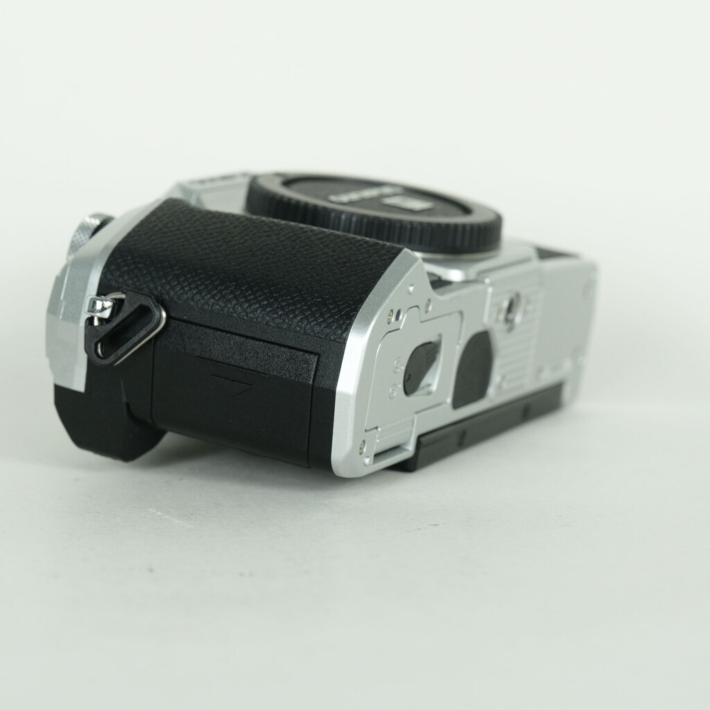 OLYMPUS OM-D E-M5 Mark IIIの出品 | ONE SCENE（ワンシーン）