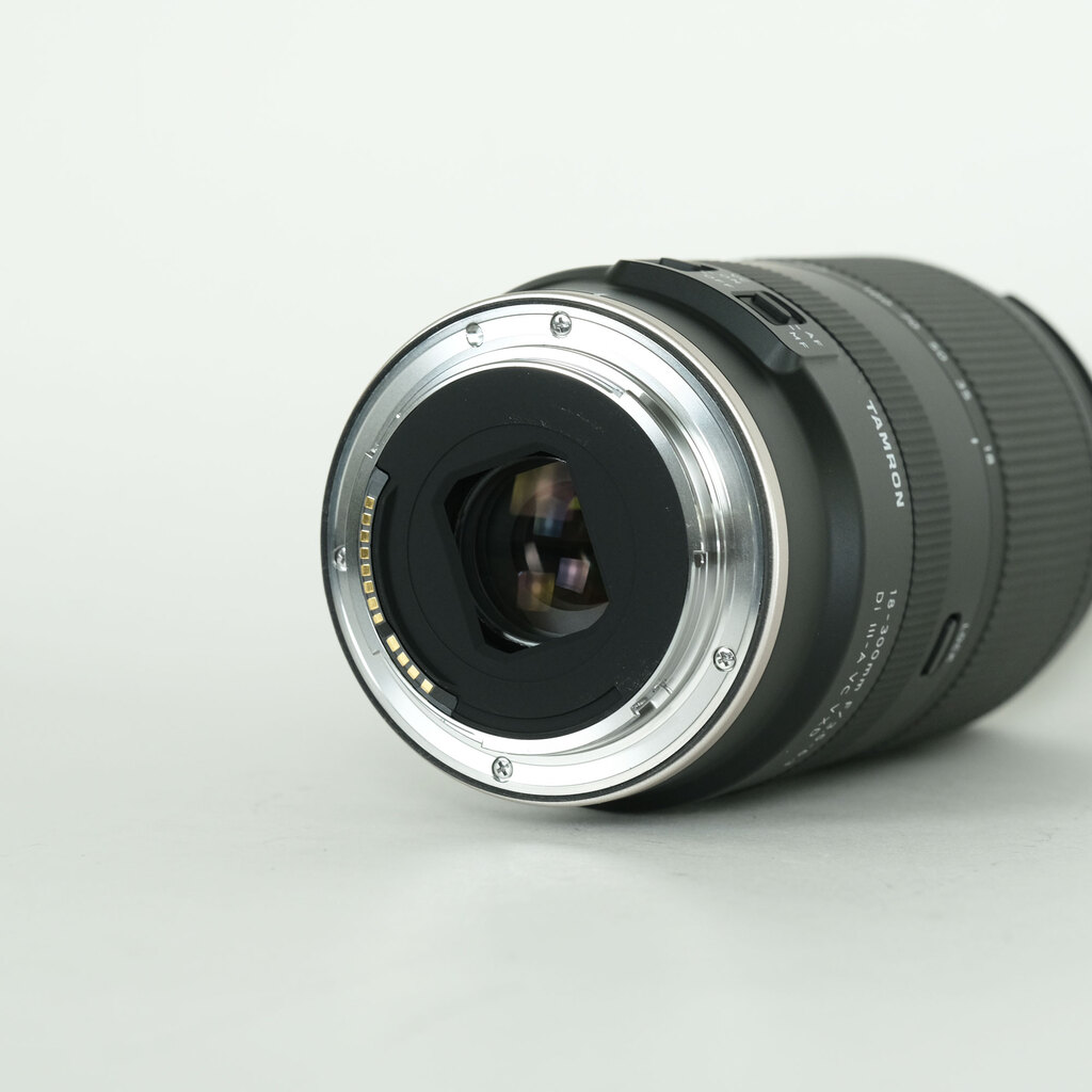 TAMRON 18-300mm F/3.5-6.3 Di III-A VC VXD (Model B061) [キヤノンRF用]