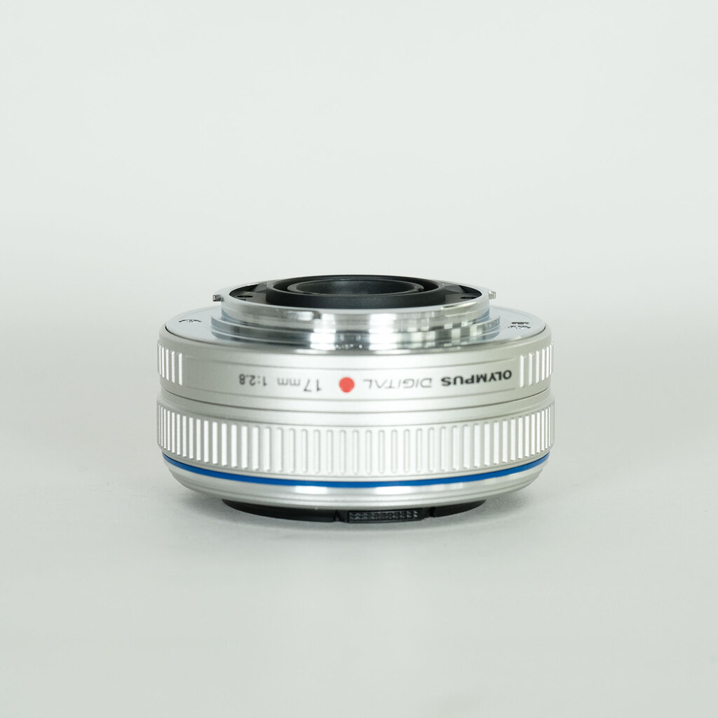 OLYMPUS M.ZUIKO DIGITAL 17mm F2.8 シルバー