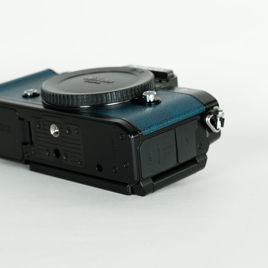 Nikon Z f プレミアムエクステリア張替済み   ［プレミアムエクステリア張替キャンペーン・皮革換装品］