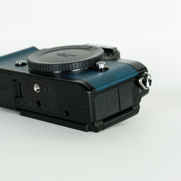 Nikon Z f プレミアムエクステリア張替済み   ［プレミアムエクステリア張替キャンペーン・皮革換装品］