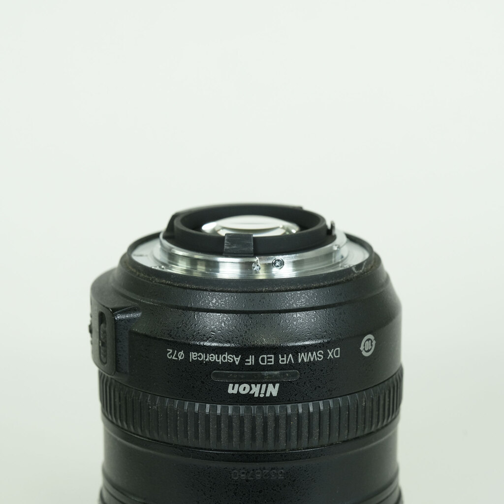 Nikon AF-S DX VR Zoom-Nikkor 18-200mm F3.5-5.6G IF-ED Nikon AF-S DX VR Zoom-Nikkor 18-200mm F3.5-5.6G IF-ED