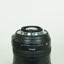 Nikon AF-S DX VR Zoom-Nikkor 18-200mm F3.5-5.6G IF-ED Nikon AF-S DX VR Zoom-Nikkor 18-200mm F3.5-5.6G IF-ED