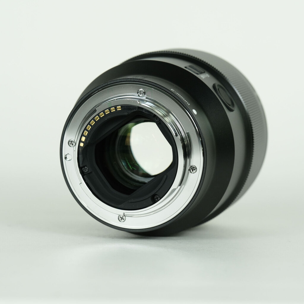 SONY FE 85mm F1.8 SEL85F18の出品 | ONE SCENE（ワンシーン）