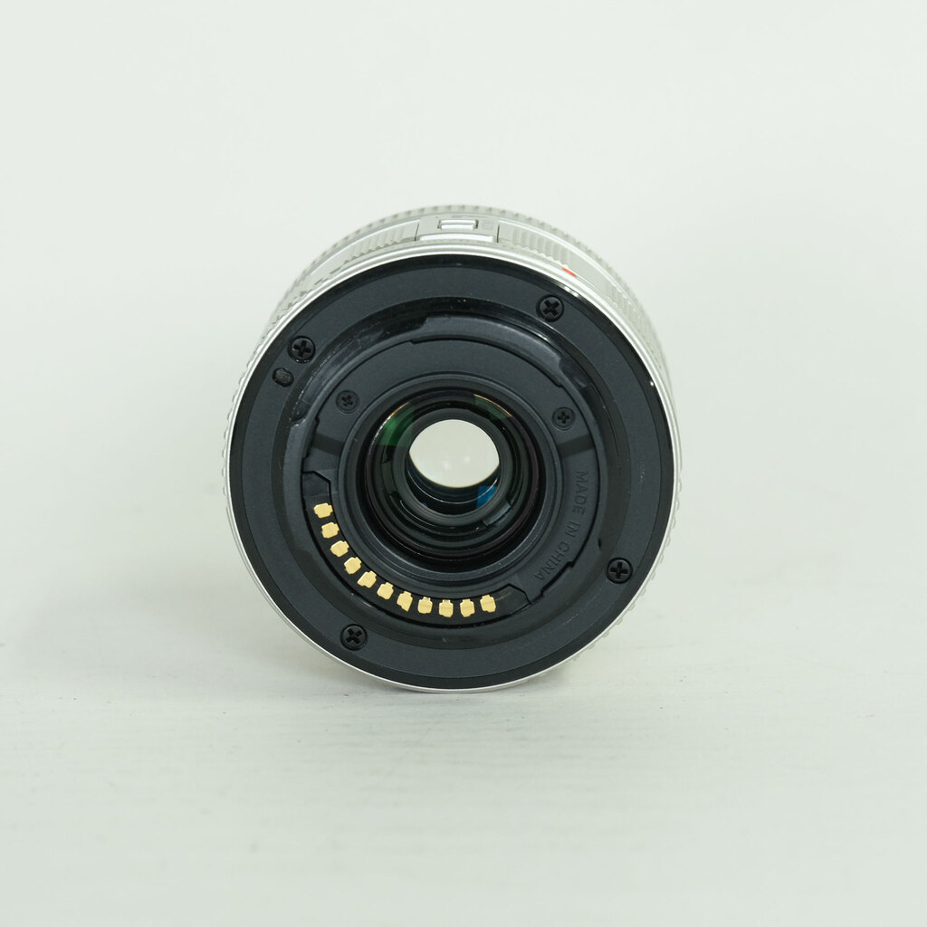 OLYMPUS M.ZUIKO DIGITAL 14-42mm F3.5-5.6 II シルバー