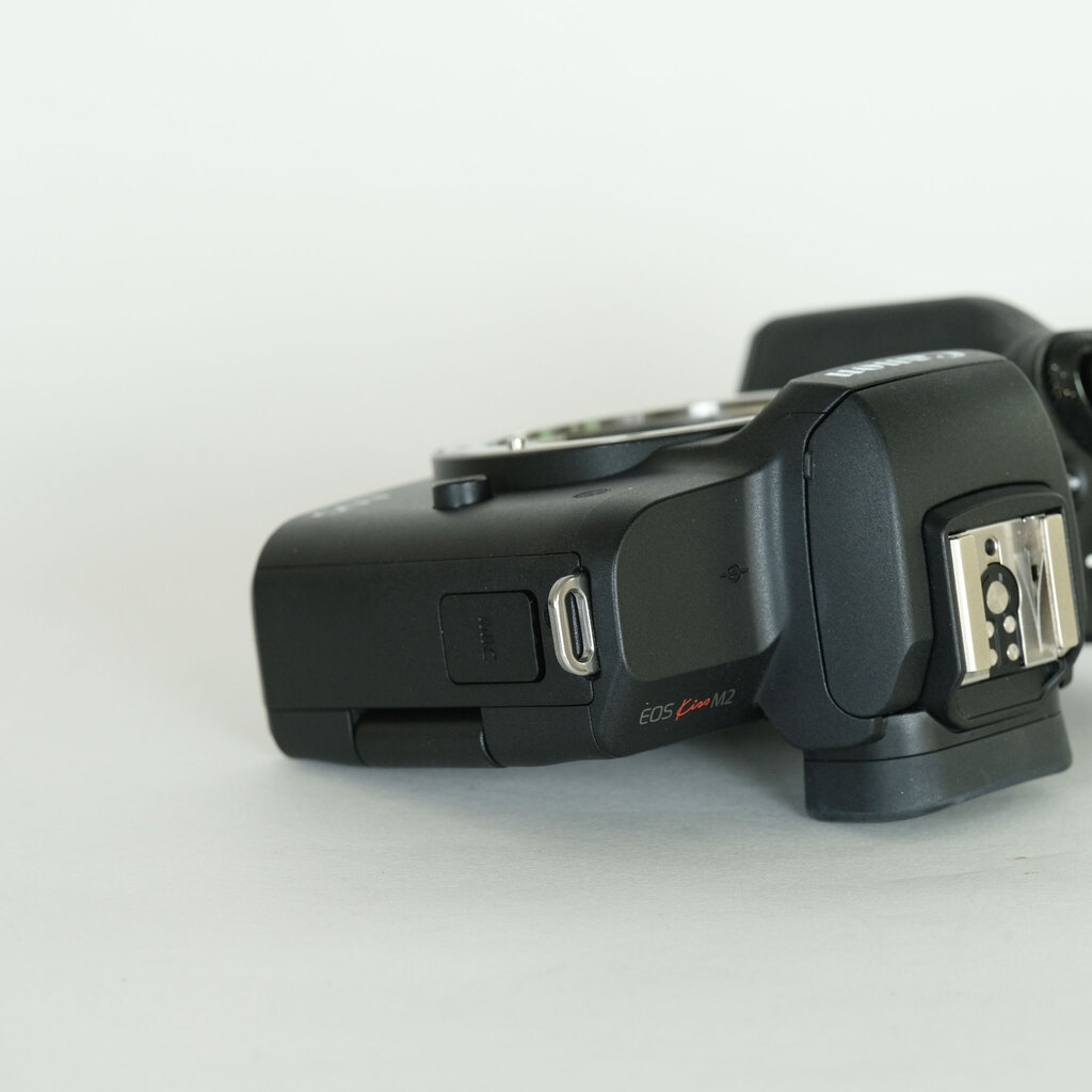 Canon EOS Kiss M2